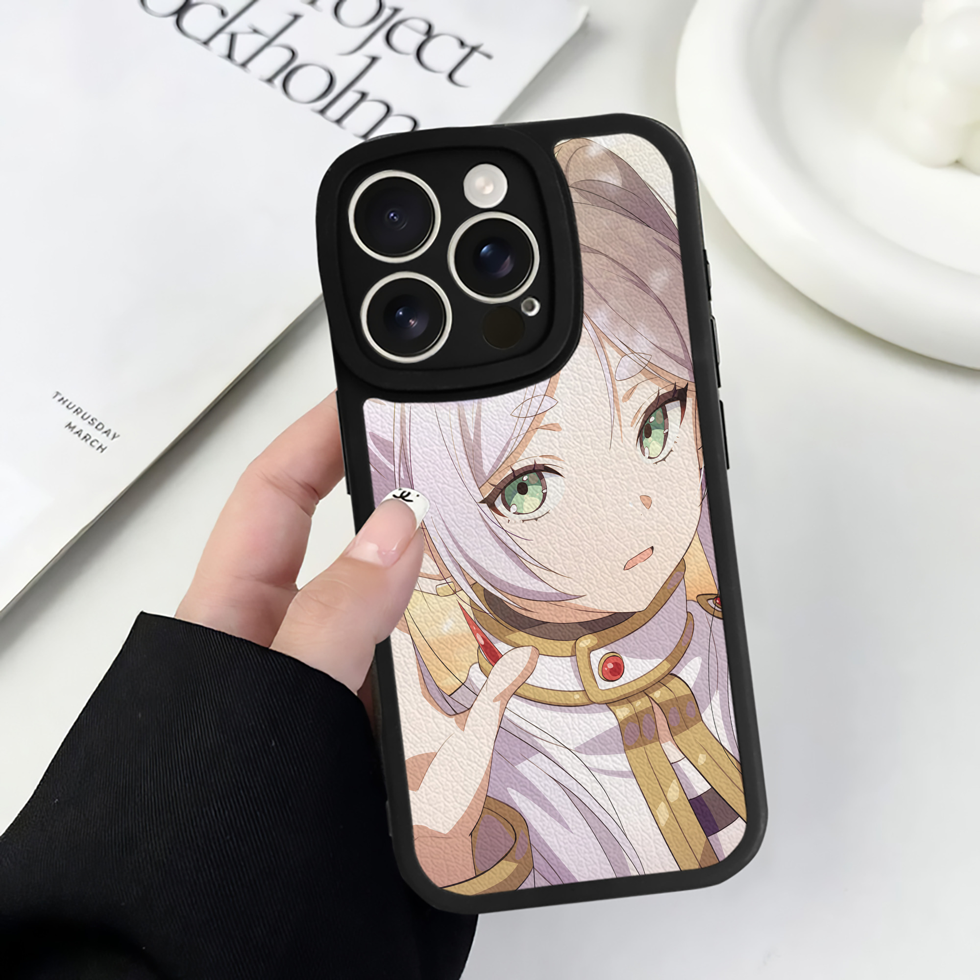 （画像用） 葬送のフリーレン Frieren 【iPhone 16シリーズ対応】シリコンスマホケース（レザー調） 材質：シリコン